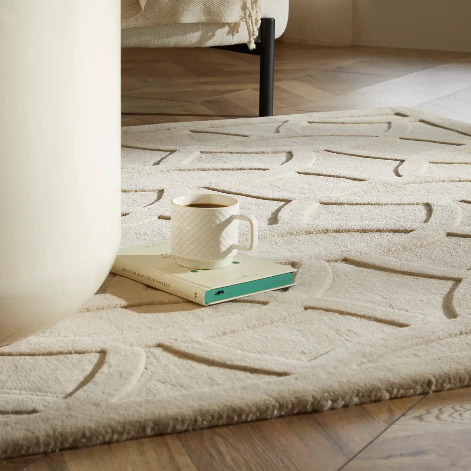 Soft Arc Hand-Tufted Circular Wool Rug view 2
